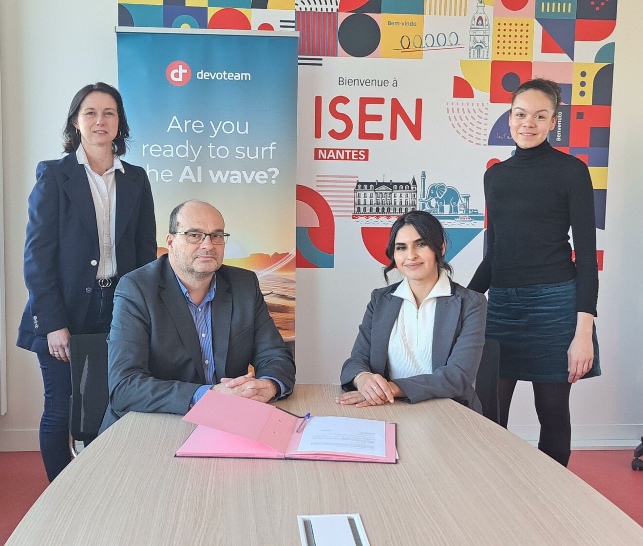 Signature partenariat ISEN Ouest Devoteam