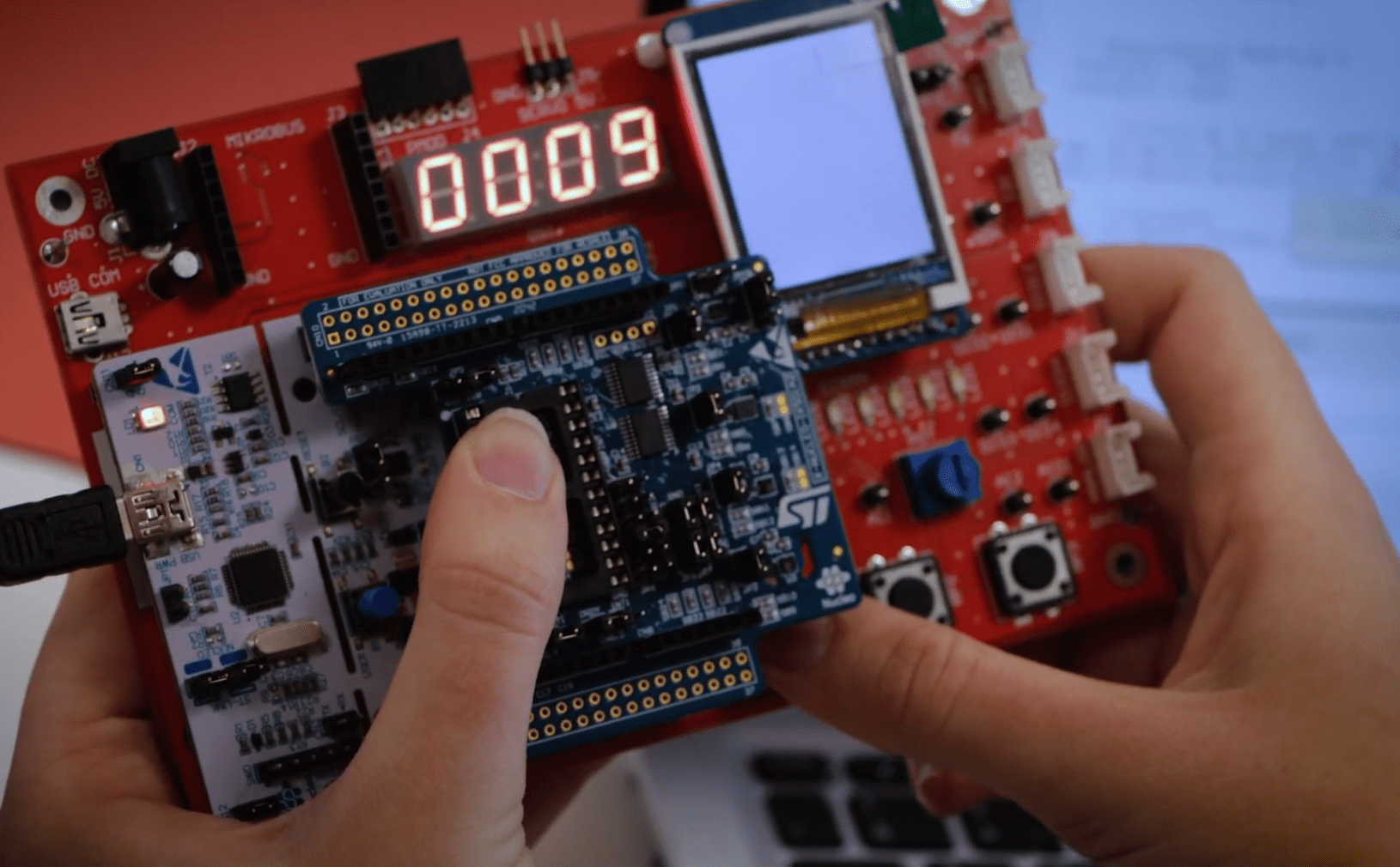 Reconnaissance de gestes par intelligence artificielle embarquée : un projet étudiant en 4ᵉ année à l’ISEN Ouest