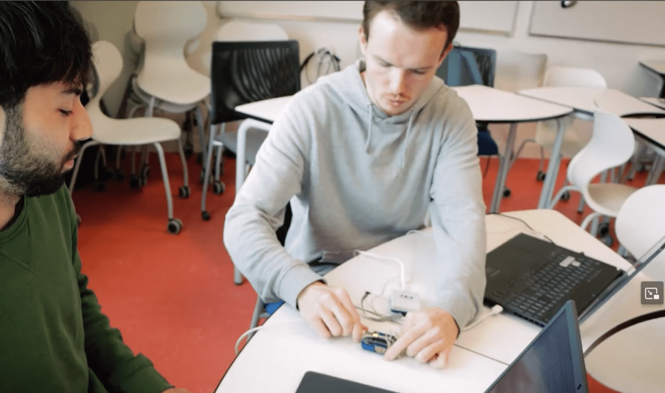 Médaillon de détectionn de chutes par IA, projet étudiant M1 ISEN Ouest