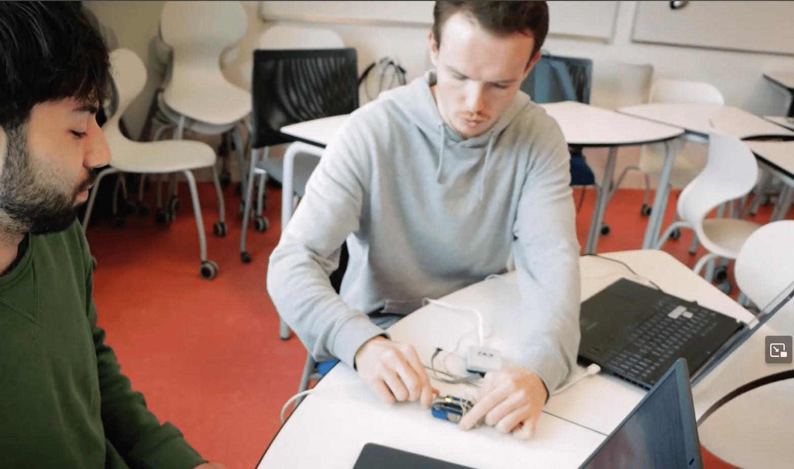 Médaillon de détectionn de chutes par IA, projet étudiant M1 ISEN Ouest