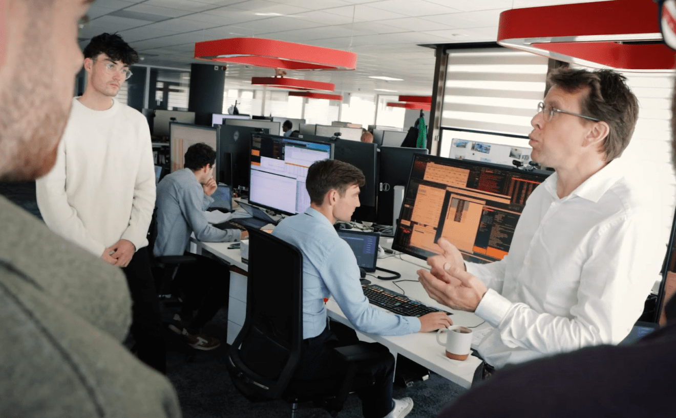 Visite salle des marchés Crédit Mutuel Arkea par nos étudiants ingénieurs en Finance