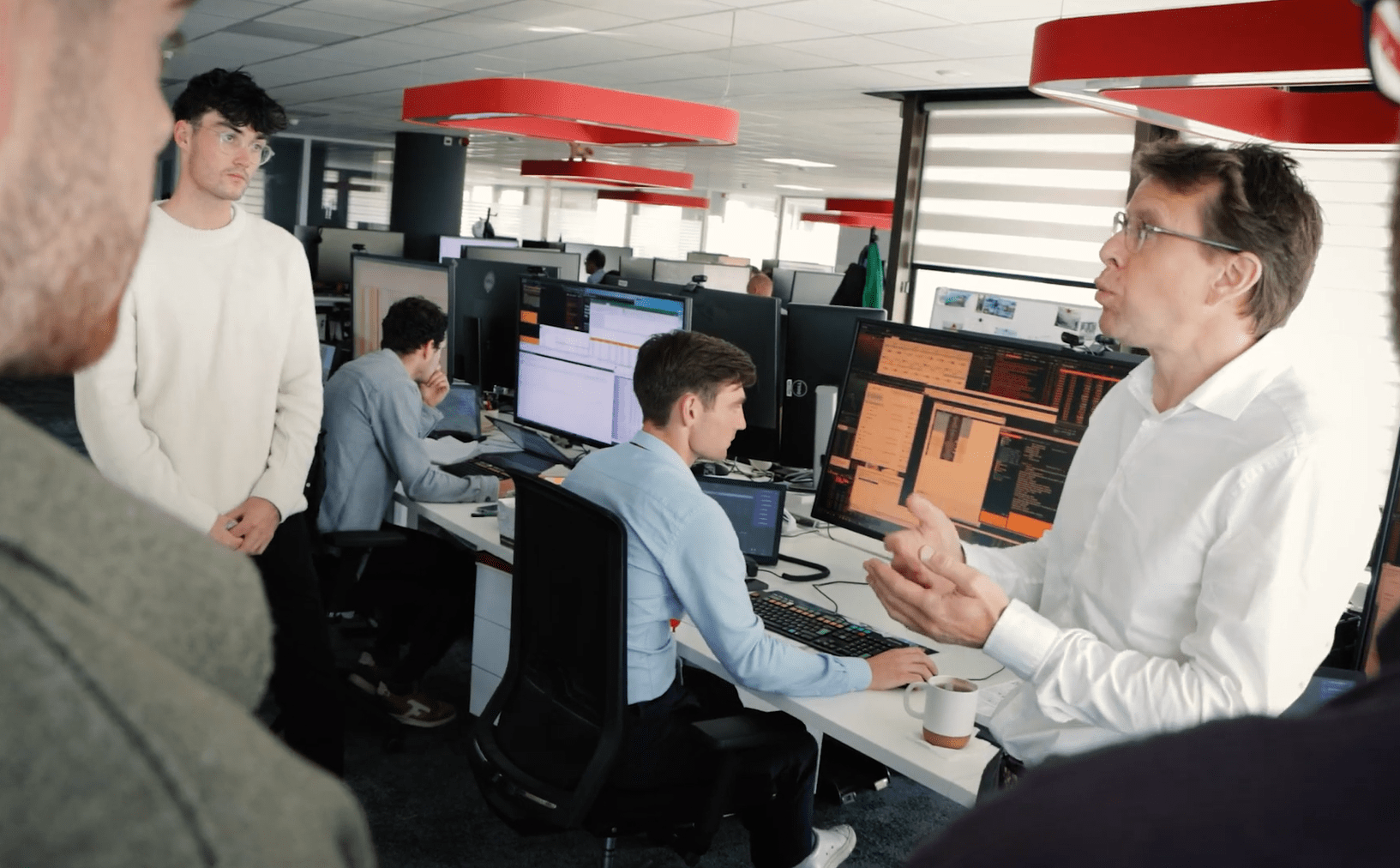 Visite salle des marchés Crédit Mutuel Arkea par nos étudiants ingénieurs en Finance